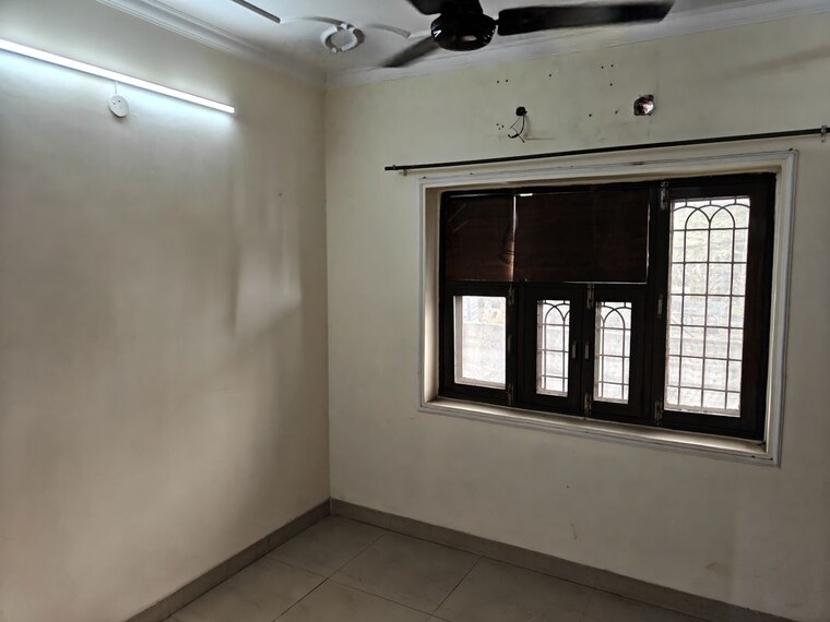Room, paschim vihar 2 Bedroom 800 Sq.Ft. Apartment In Paschim Vihar Delhi 10214231