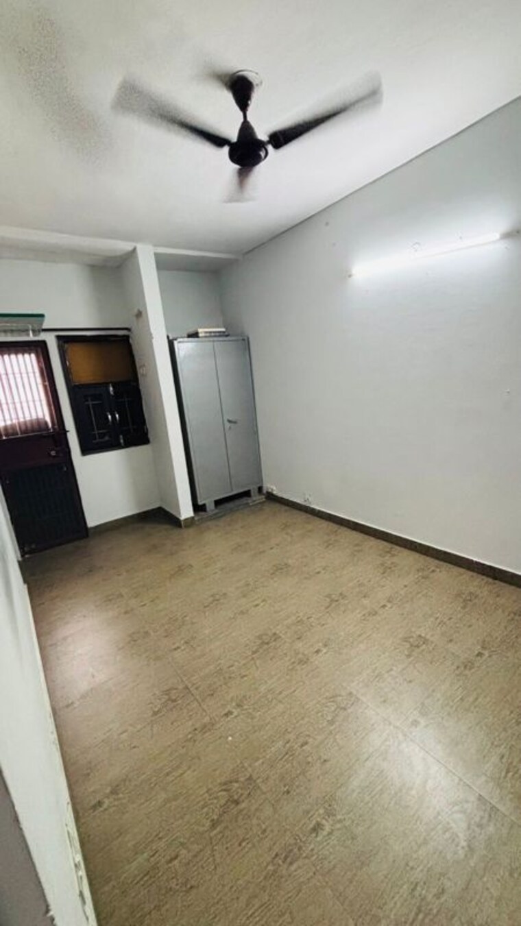 Room, rwa-apartments-sector-26 1.5 Bedroom 1000 Sq.Ft. Builder Floor In Sector 26 Noida 10214234