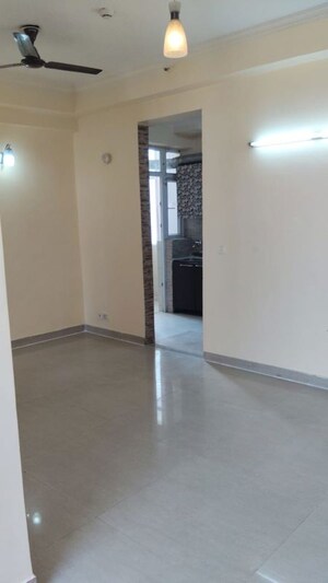 Room in 3 BHK Apartment at Amrapali Eden Park, Sector 50 – for Rent