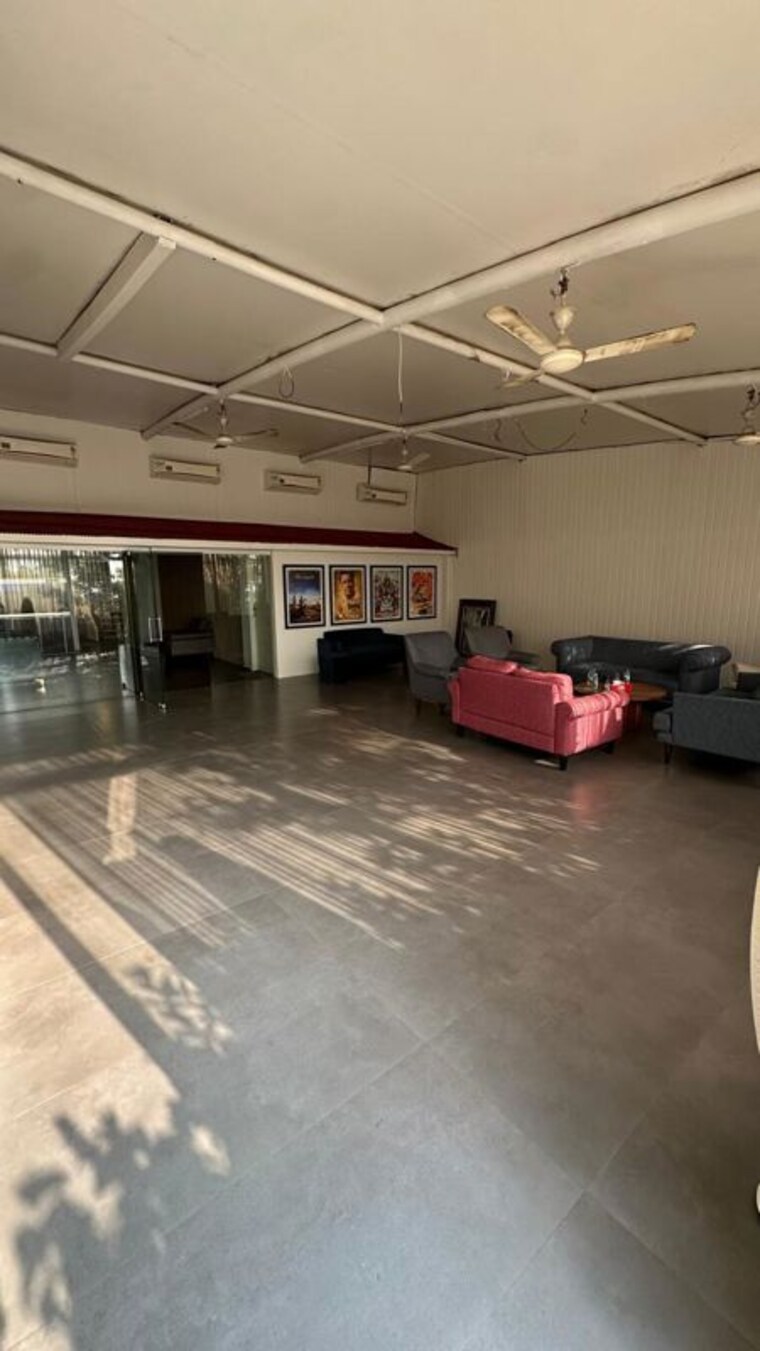  Parking, juhu-scheme 4 Bedroom 5000 Sq.Ft. Villa In Juhu Mumbai 9034070