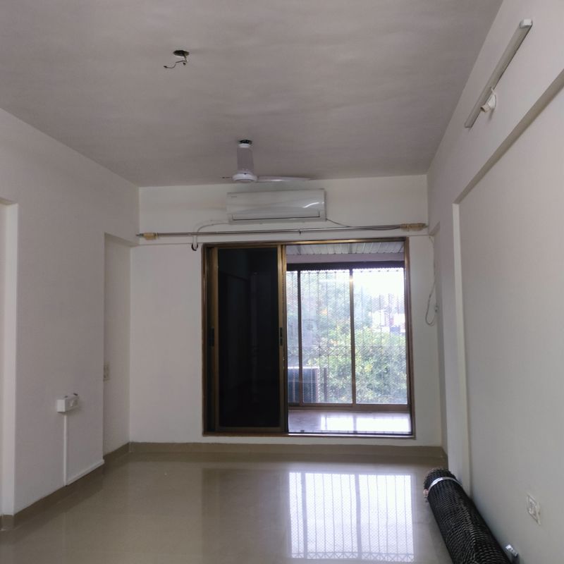 2 BHK 1000 Sq.Ft. Apartment in Juhu Natraj CHS