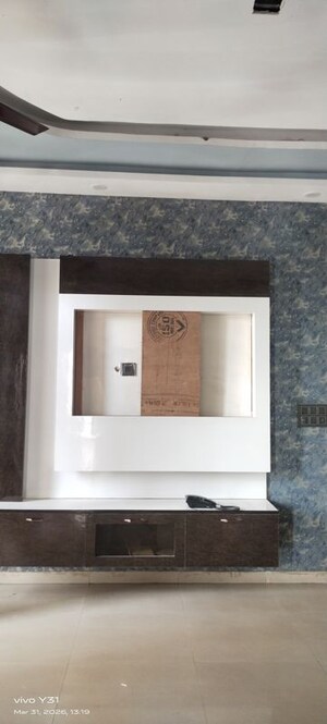 Room in 3 BHK Apartment at Mahagun My Woods, Sector 16c Greater Noida – for Rent