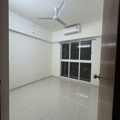 2 BHK Apartment For Rent in Lodha Amara Tower 32 And 33