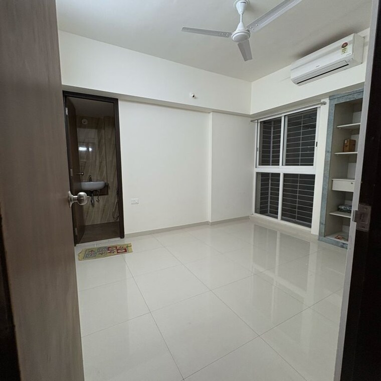 Room, lodha-amara-tower-32-and-33 2 Bedroom 670 Sq.Ft. Apartment In Kolshet Road Thane 10214269