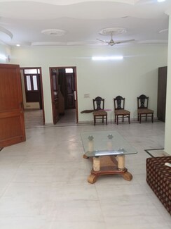2 BHK Apartment For Rent in RWA Apartments Sector 26