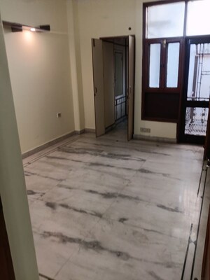 Room in 2 BHK Apartment at RWA Apartments Sector 26, Sector 26 – for Rent