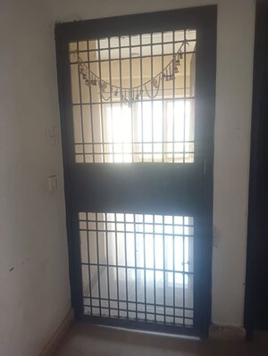 Room in 2 BHK Apartment at Panchsheel Greens, Sector 16 Greater Noida – for Rent