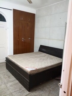 1 BHK Builder Floor For Rent in RWA Apartments Sector 26