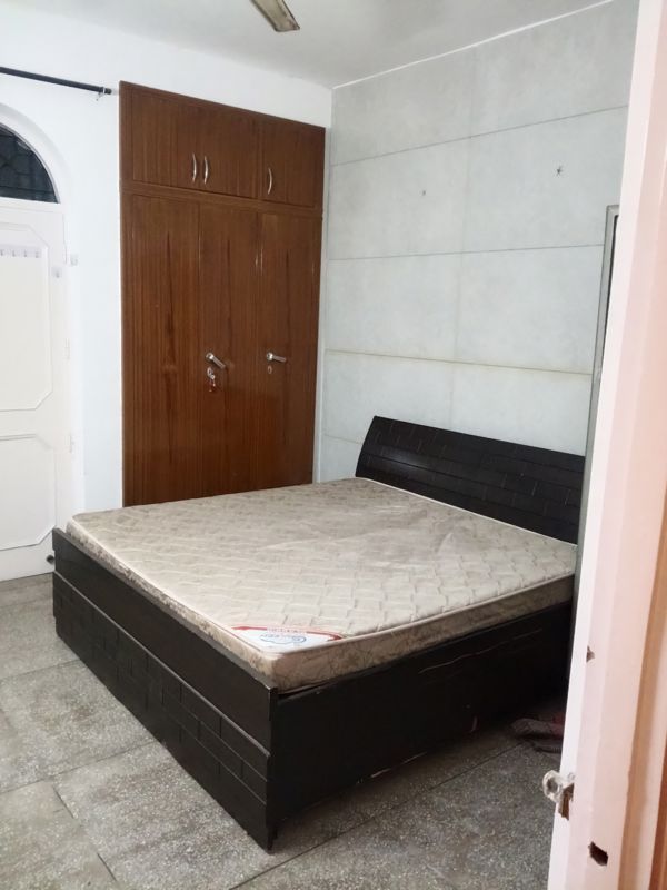 1 BHK Builder Floor For Rent in RWA Apartments Sector 26