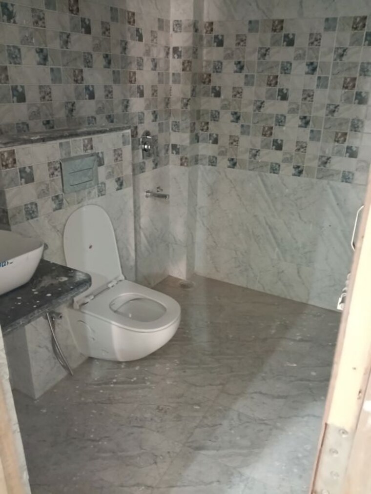 Bathroom, rwa-apartments-sector-26 1 Bedroom 450 Sq.Ft. Builder Floor In Sector 26 Noida 10214336