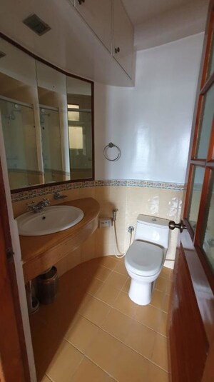 Bathroom in 3 BHK Apartment at Muyeeda Serenity, Richmond Town – for Rent