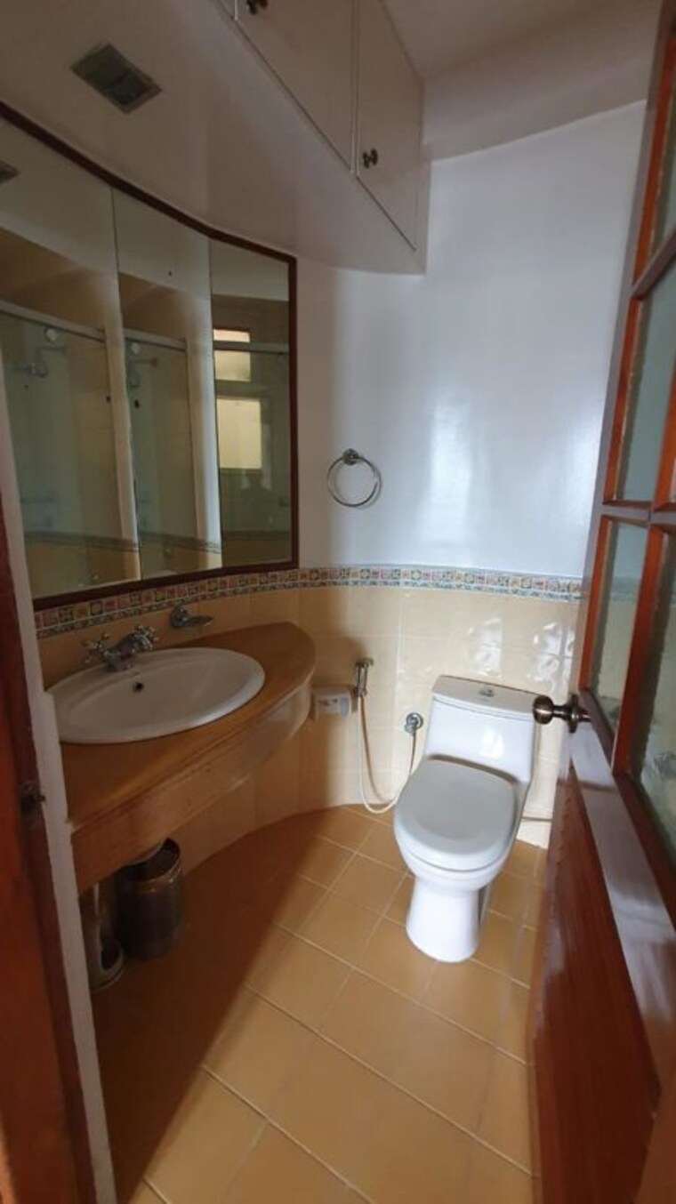 Bathroom, muyeeda-serenity 3 Bedroom 1800 Sq.Ft. Apartment In Richmond Town Bangalore 10214359