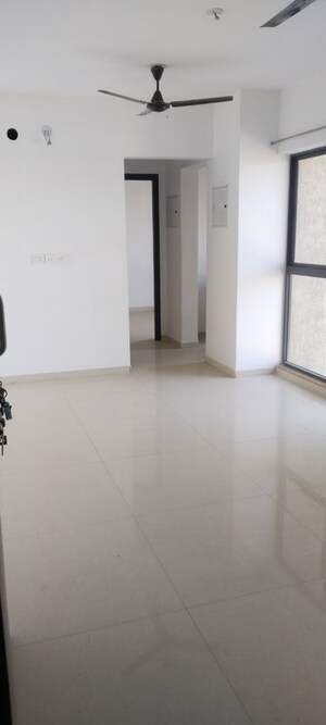 Room in 2.5 BHK Apartment at Lodha Downtown, Dombivli East – for Rent