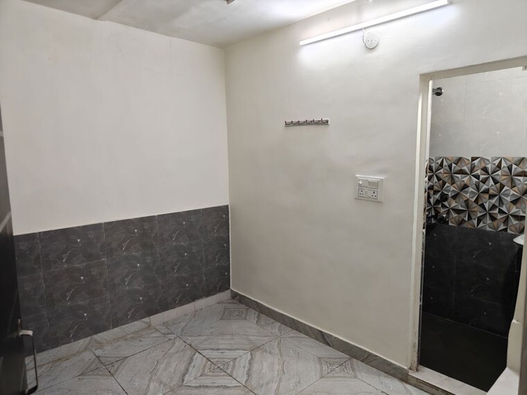 Room, paschim vihar 2 Bedroom 800 Sq.Ft. Apartment In Paschim Vihar Delhi 10214384