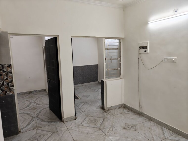 Room, paschim vihar 2 Bedroom 800 Sq.Ft. Apartment In Paschim Vihar Delhi 10214384