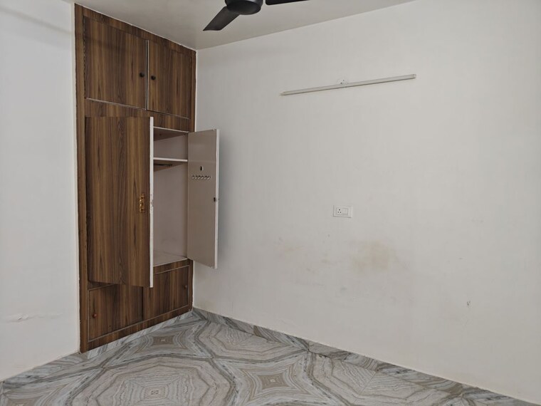 Room, paschim vihar 2 Bedroom 800 Sq.Ft. Apartment In Paschim Vihar Delhi 10214384
