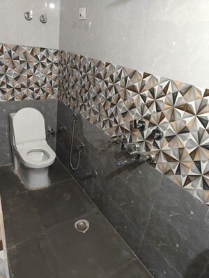 Attached Bathroom in 2 BHK Apartment at Paschim Vihar – for Rent