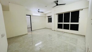 Room in 3 BHK Apartment at Lodha Amara, Kolshet Road – for Rent
