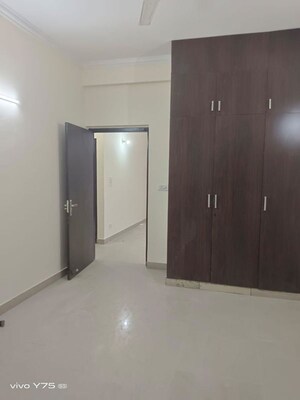 Room in 3 BHK Builder Floor at Smart World Orchard, Sector 61 – for Rent