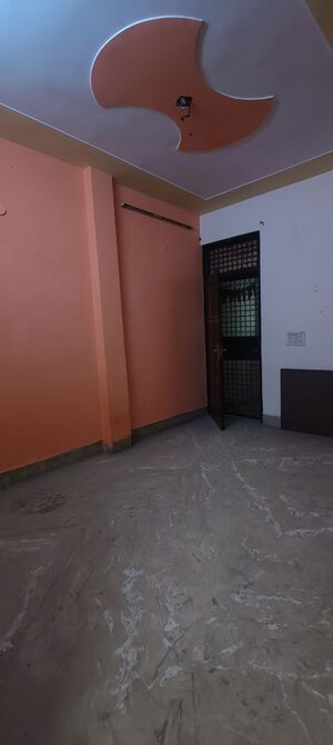 Room in 1.5 BHK Builder Floor at Rohini Sector 25 – for Rent