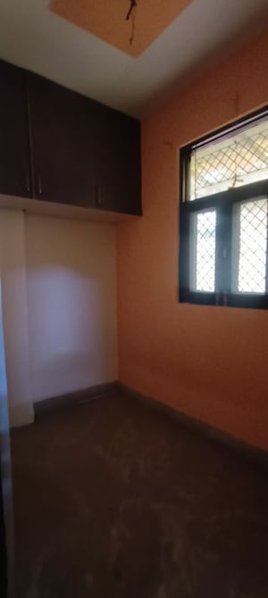 Room in 1.5 BHK Builder Floor at Rohini Sector 25 – for Rent