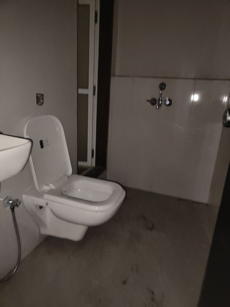 Bathroom, puraniks-elito-grand-central 2 Bedroom 588 Sq.Ft. Apartment In Vartak Nagar Thane 10214599