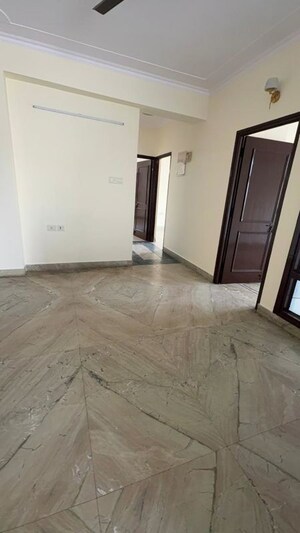 Room in 3 BHK Apartment at Mahagun Mansion I and II, Vaibhav Khand – for Rent