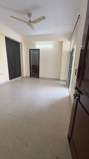 Room in 3 BHK Apartment at Mahagun Mansion I and II, Vaibhav Khand – for Rent