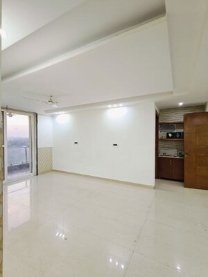 Room in 3 BHK Apartment at Vipul World Floors, Sector 48 – for Rent