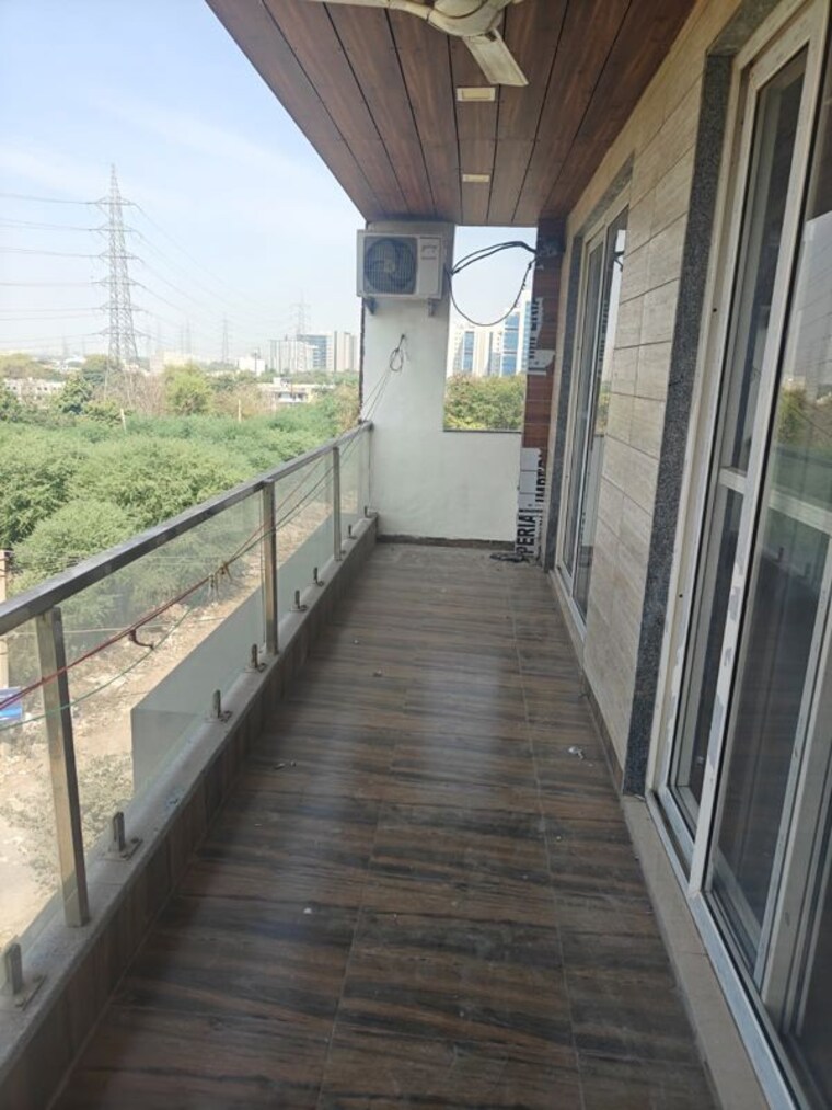 Balcony, vipul-world-floors 3 Bedroom 2700 Sq.Ft. Apartment In Sector 48 Gurgaon 10214690