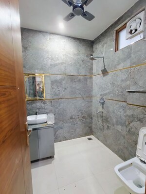 Bathroom in 3 BHK Apartment at Vipul World Floors, Sector 48 – for Rent