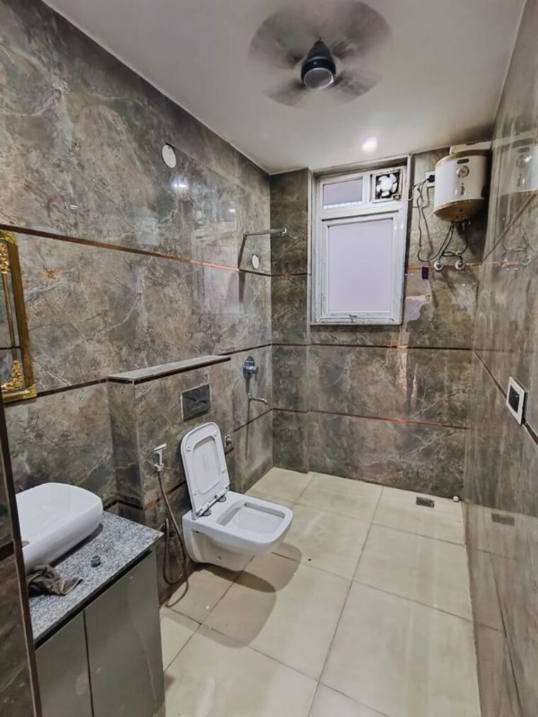 Bathroom, vipul-world-floors 3 Bedroom 2700 Sq.Ft. Apartment In Sector 48 Gurgaon 10214690