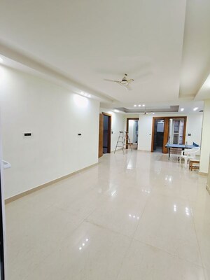 Building Lobby in 3 BHK Apartment at Vipul World Floors, Sector 48 – for Rent