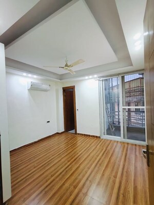 Room in 3 BHK Apartment at Vipul World Floors, Sector 48 – for Rent