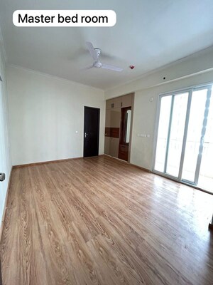 Room in 3 BHK Apartment at Amrapali Crystal Homes, Sector 76 – for Rent