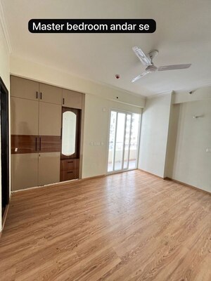 Room in 3 BHK Apartment at Amrapali Crystal Homes, Sector 76 – for Rent