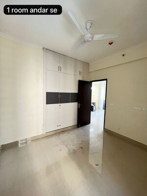 Room in 3 BHK Apartment at Amrapali Crystal Homes, Sector 76 – for Rent