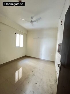 3 BHK Apartment For Rent in Amrapali Crystal Homes