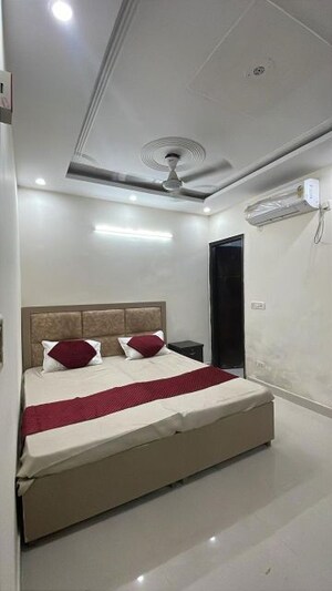 Bedroom in 1 RK Builder Floor at Vipul Square, Sushant Lok I – for Rent