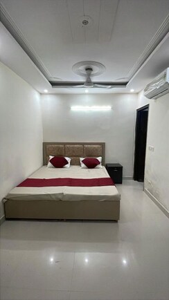 1 RkBuilder Floor For Rent in Vipul Square