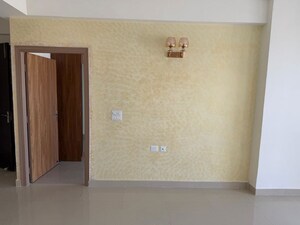 Room in 4 BHK Apartment at Amrapali Crystal Homes, Sector 76 – for Rent