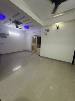 Room in 2.5 BHK Apartment at Fusion Homes, Tech Zone 4 Greater Noida – for Sale