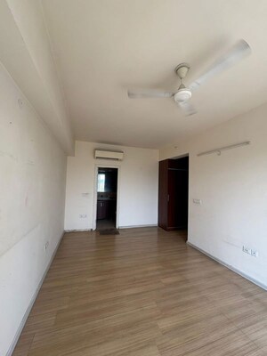Room in 3 BHK Apartment at DLF The Skycourt, Sector 86 – for Rent