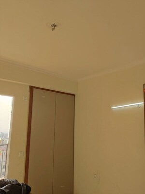 Room in 3 BHK Apartment at Amrapali Crystal Homes, Sector 76 – for Rent