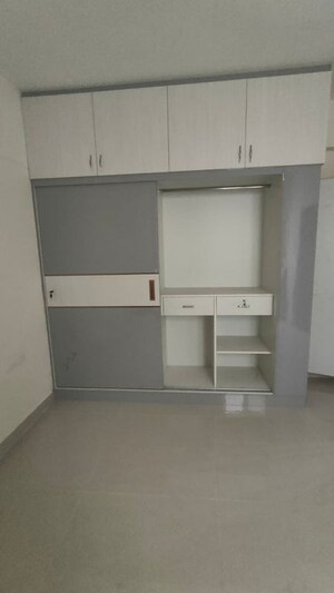 Room in 3 BHK Apartment at Prestige Finsbury Park Regent, Bagaluru – for Rent