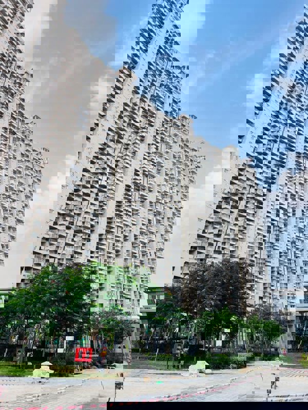 2.5 BHK + Study Room 1565 Sq.Ft. Apartment in The Center Court