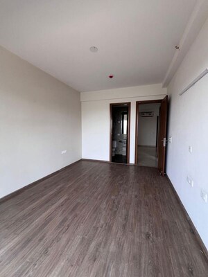 Room in 2.5 BHK Apartment at The Center Court, Sector 88a – for Rent