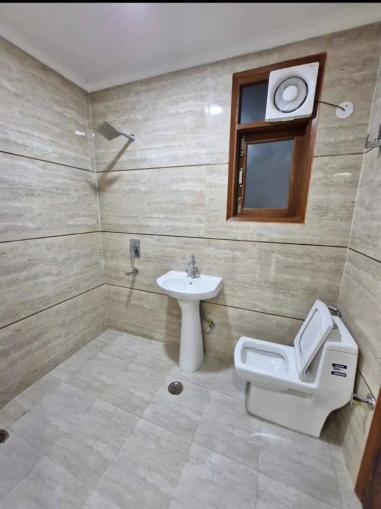 Bathroom, chattarpur 3 Bedroom 1300 Sq.Ft. Builder Floor In Chattarpur Delhi 10214886