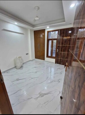 Room in 3 BHK Builder Floor at Chattarpur – for Rent