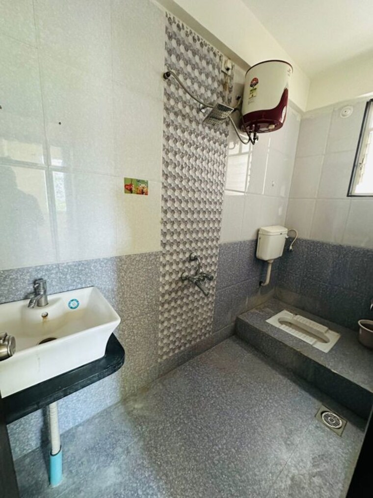 Bathroom, wakad 2 Bedroom 720 Sq.Ft. Apartment In Wakad Pune 10214917